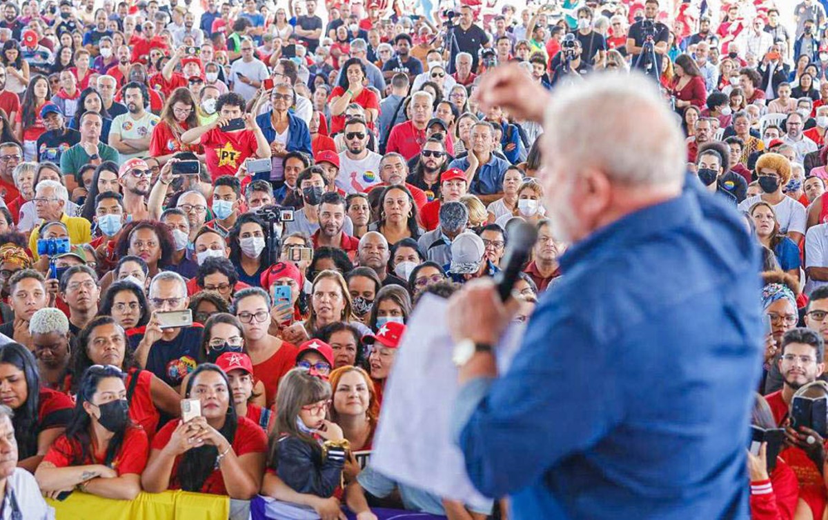 Lula participa de encontro com movimentos populares, em São Paulo, nesta sexta